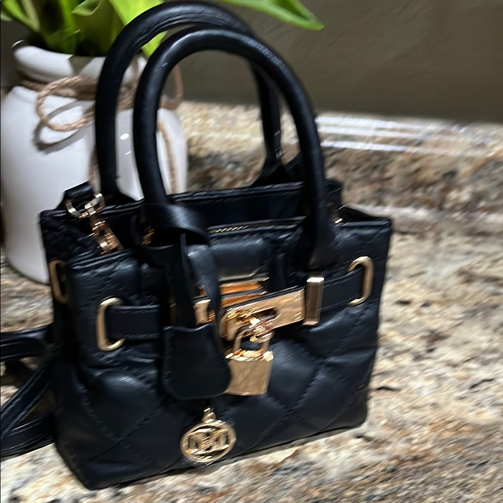 Badgley Mischka NWT Black Quilted Handbag - Picture 2 of 11